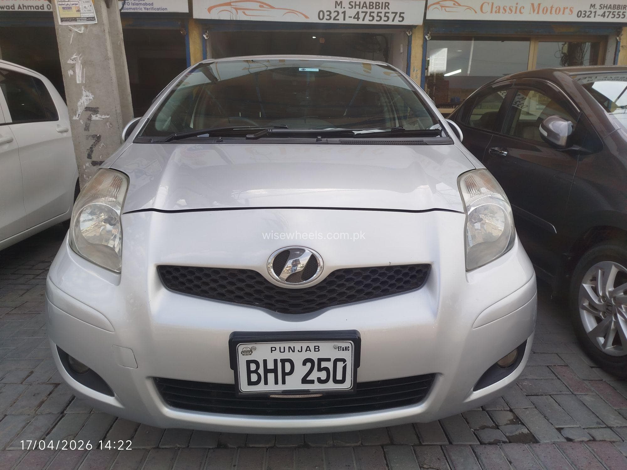 Toyota Vitz F 1.0 2010 for sale in Lahore