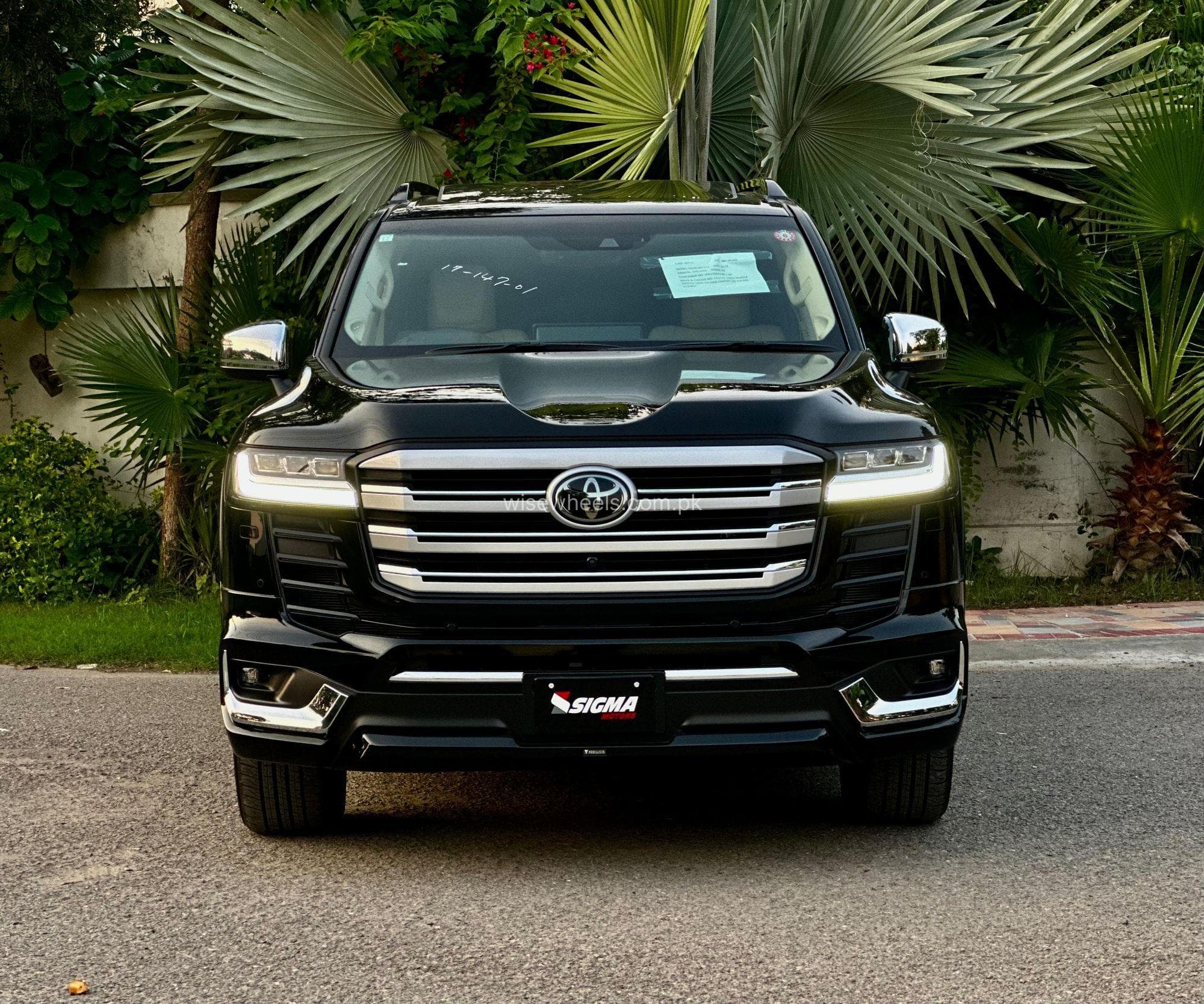 Toyota Land Cruiser ZX Gasoline 3.5L 2022 for sale in Lahore