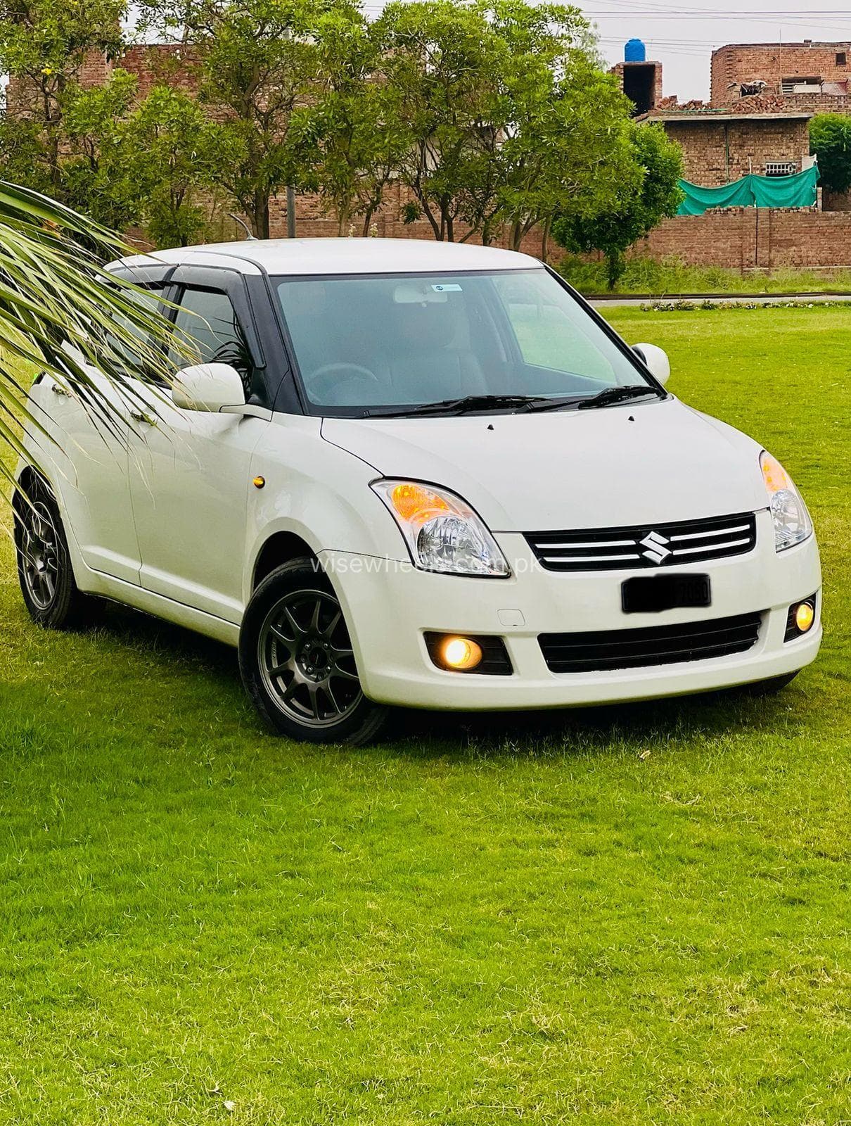 Suzuki Swift DLX 1.3 2016 for sale in Lahore