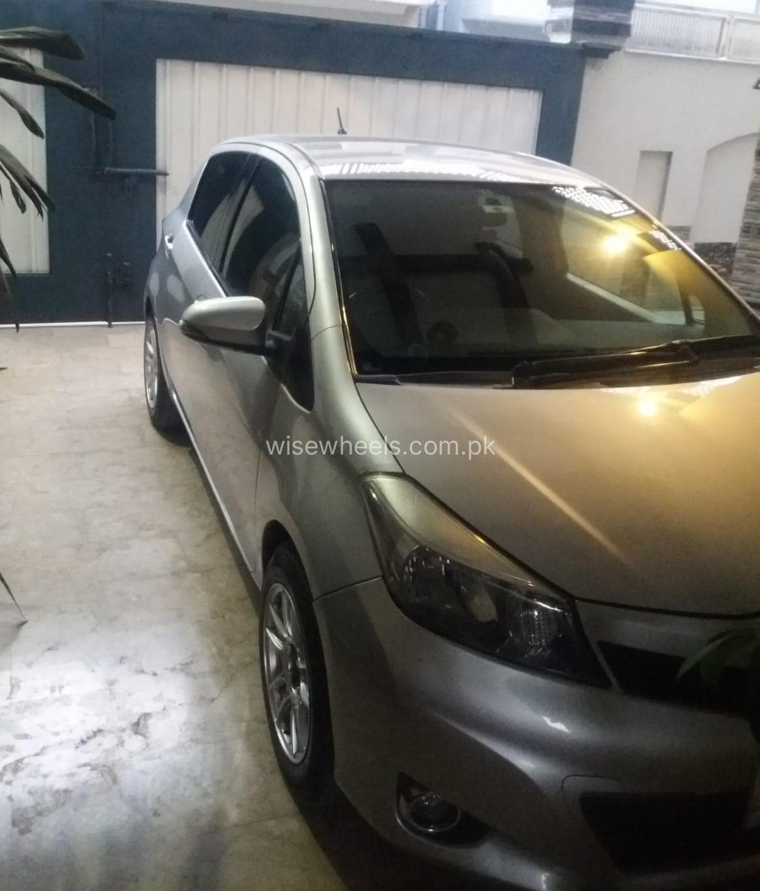 Toyota Vitz F 1.0 2013 for sale in Lahore