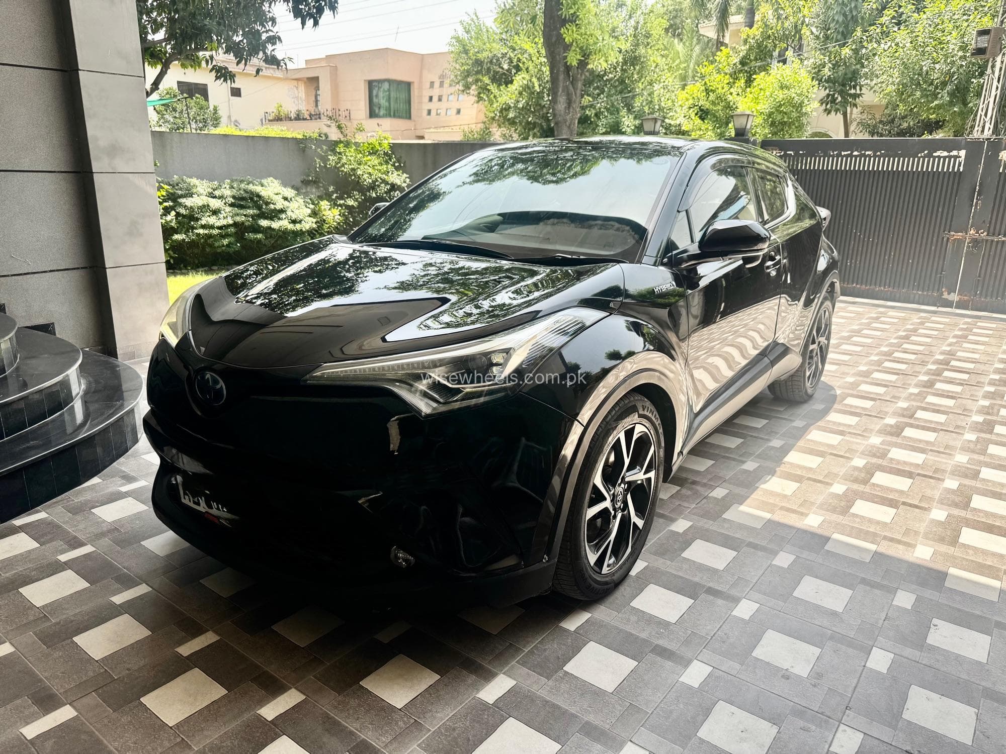 Toyota C-HR G-LED 2017 for sale