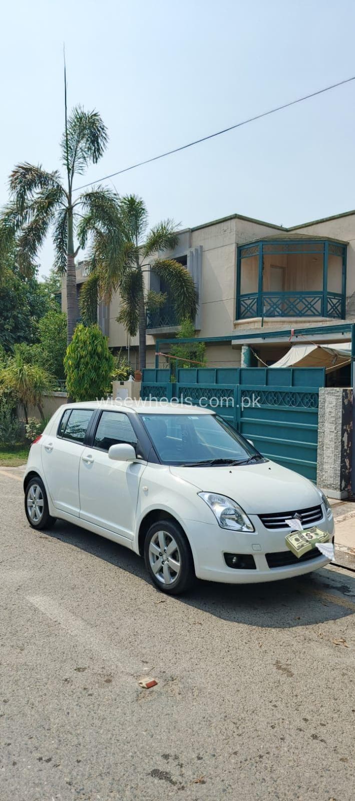 Suzuki Swift DLX 1.3 2015 for sale in Lahore
