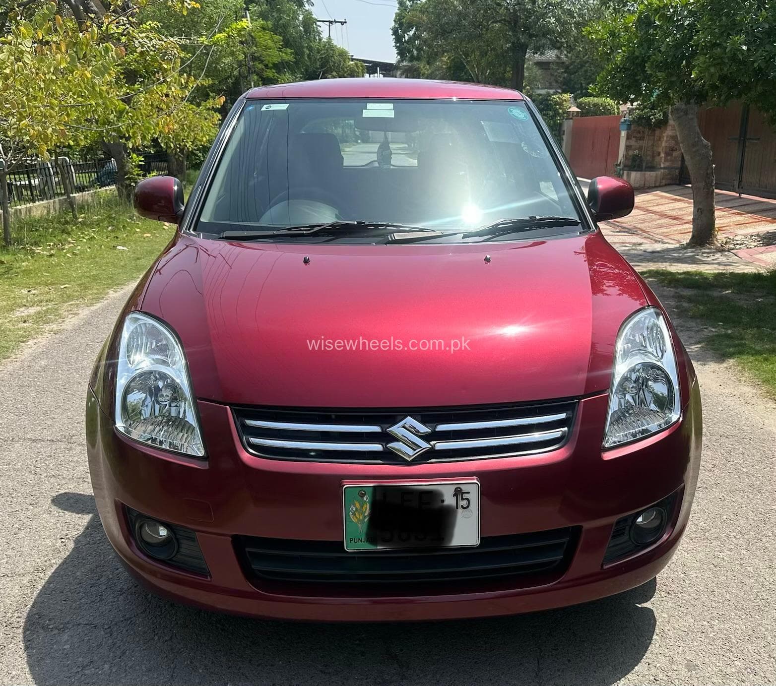 Suzuki Swift DLX Automatic 1.3 2015 for sale in Lahore