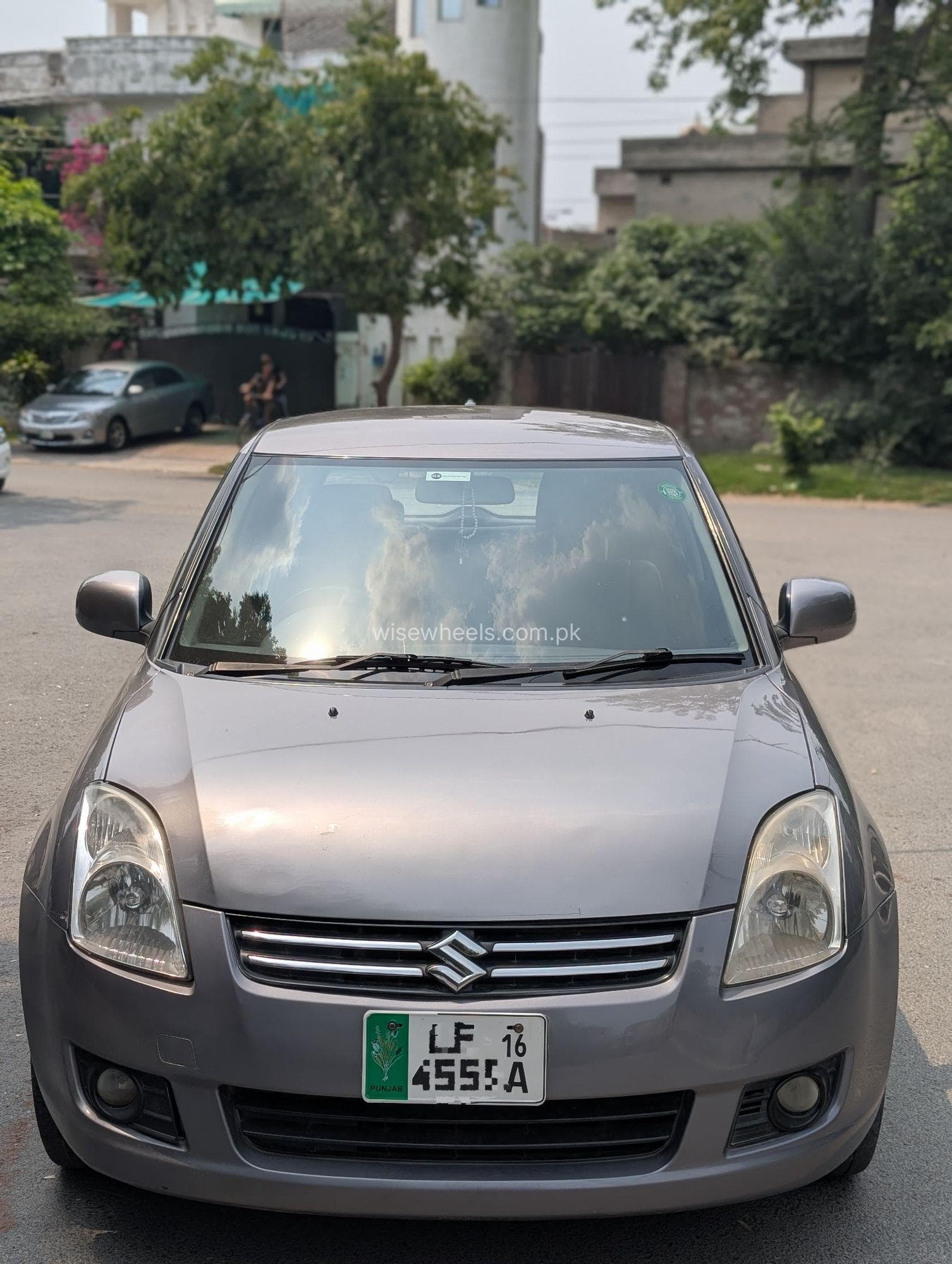 Suzuki Swift DLX 1.3 2016 for sale in Lahore
