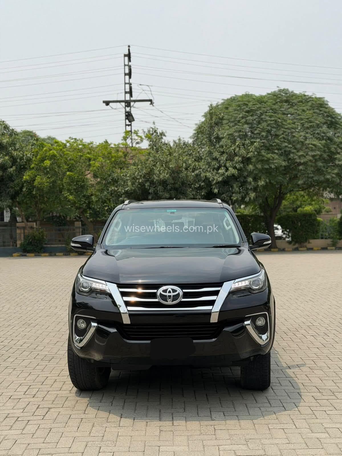 Toyota Fortuner 2.7 G 2017 for sale in Lahore
