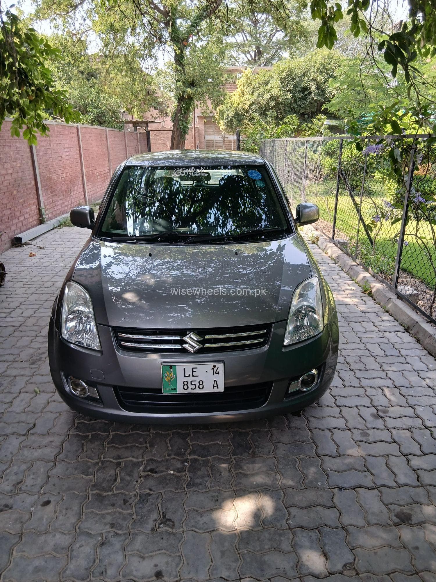 Suzuki Swift DLX 1.3 2014 for sale in Lahore