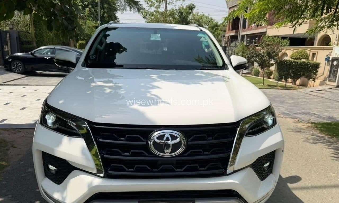 Toyota Fortuner 2.7 V 2021 for sale in Lahore