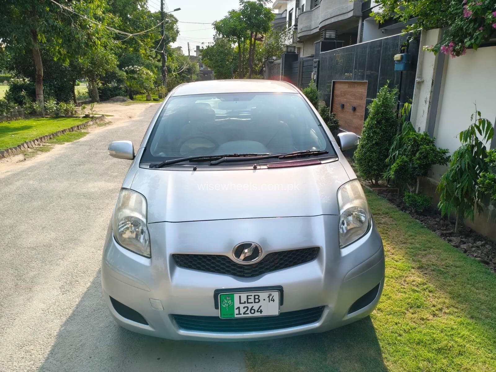 Toyota Vitz B 1.0 2008 for sale in Lahore
