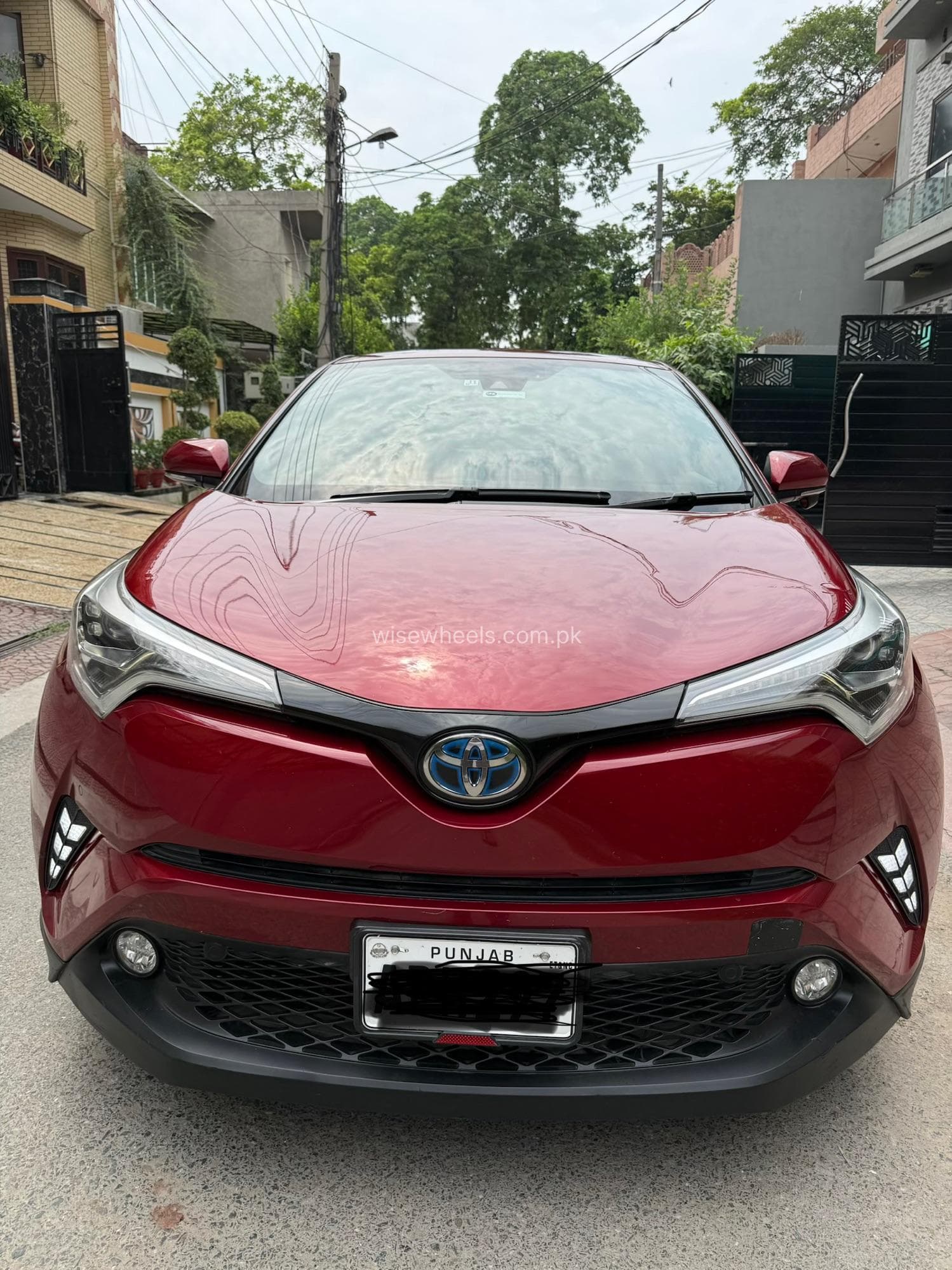 Toyota C-HR G-LED 2017 for sale in Lahore