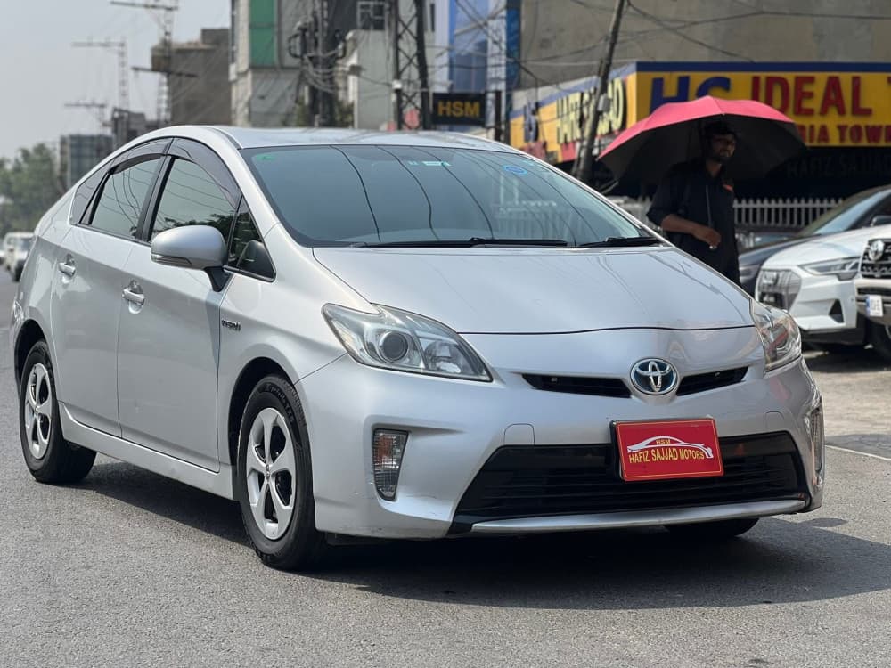 Toyota Prius G for sale in Lahore