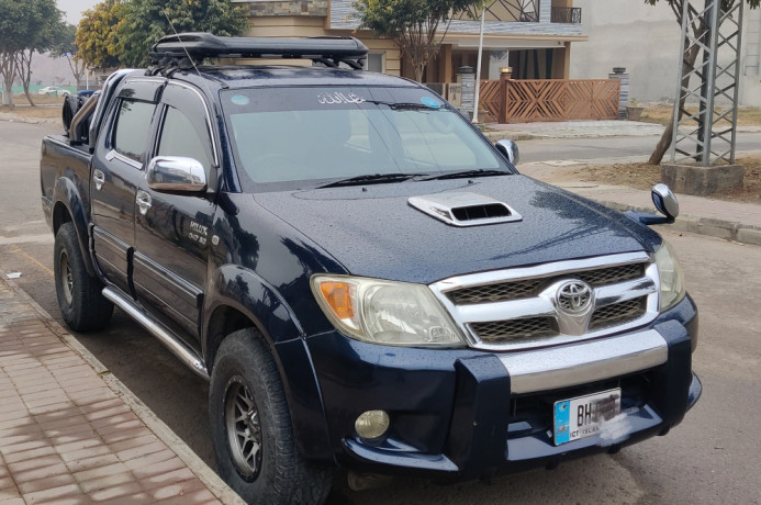 toyota-hilux-invincible-vigo-big-0