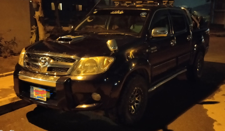 toyota-hilux-invincible-vigo-big-9
