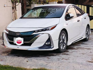 toyota-prius-phv-2017