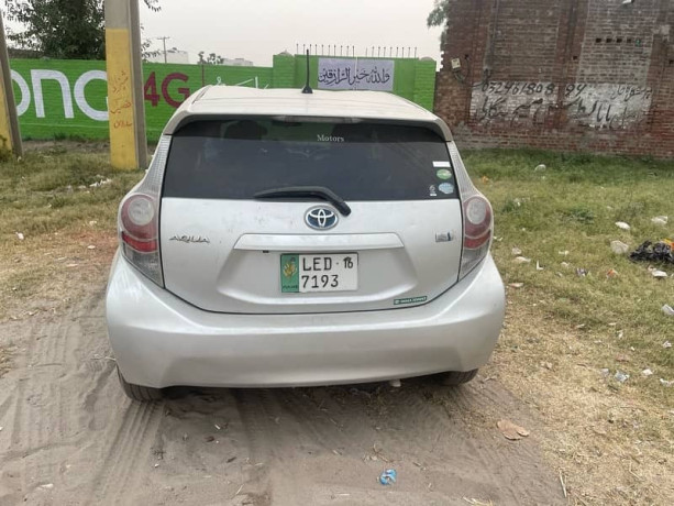 toyota-aqua-201216-geniun-condition-big-3