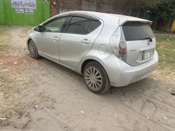 toyota-aqua-201216-geniun-condition-big-1