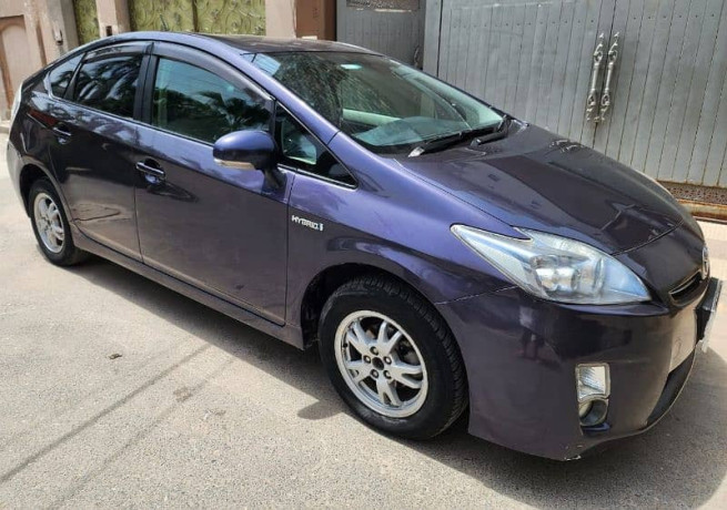 toyota-prius-2015-special-edition-18-beige-big-2