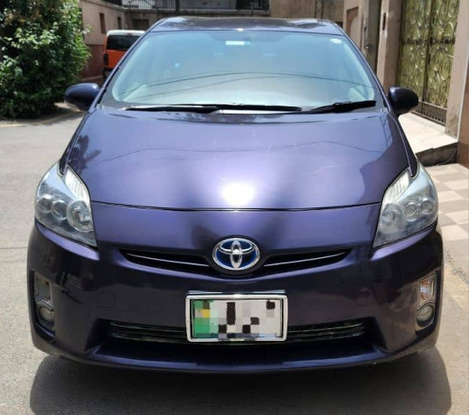 toyota-prius-2015-special-edition-18-beige-big-1