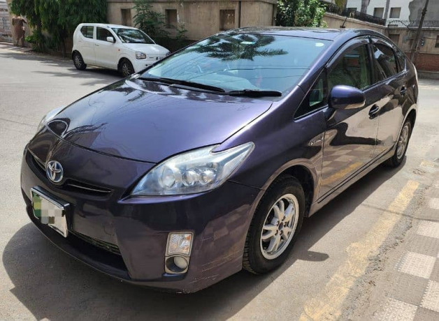 toyota-prius-2015-special-edition-18-beige-big-0