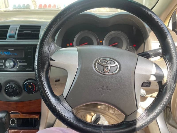 toyota-corolla-altis-2010-big-14