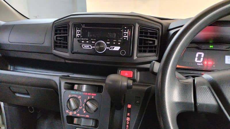 daihatsu-mira-2025-big-13