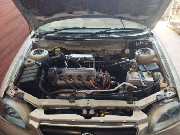 suzuki-baleno-2004-big-5