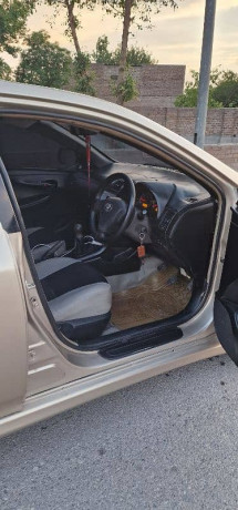 toyota-corolla-gli-2010-big-6