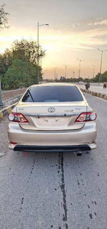 toyota-corolla-gli-2010-big-5