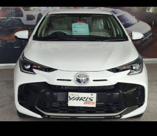 toyota-yaris-2025-big-2