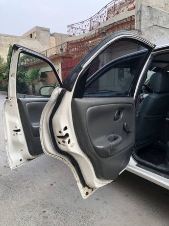 suzuki-baleno-2001-big-8