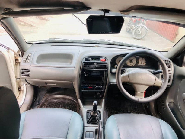 suzuki-baleno-2001-big-9