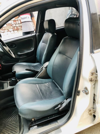 suzuki-baleno-2001-big-6