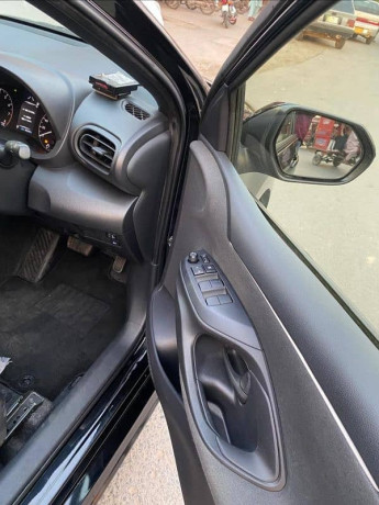 toyota-yaris-x-pkge-push-start-model-22-fresh-imp-may-25-big-4