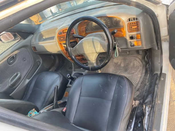 suzuki-baleno-1999-big-9