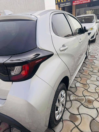 toyota-yaris-2021-big-15