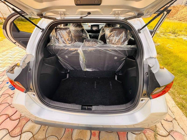 toyota-yaris-2021-big-4