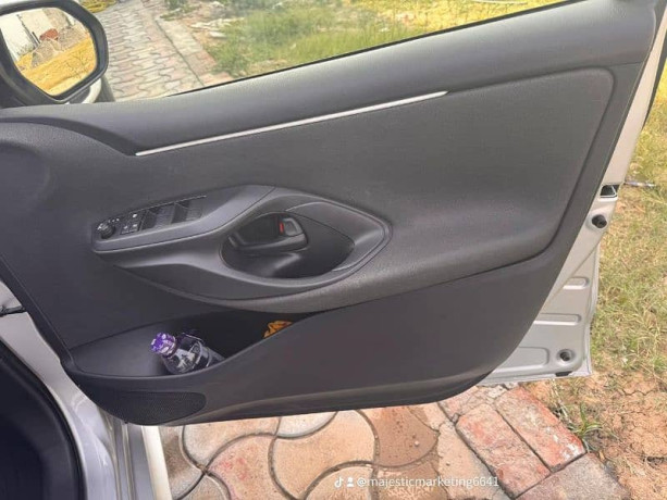 toyota-yaris-2021-big-12