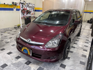 toyta-wish-aero-sports-with-sun-roof