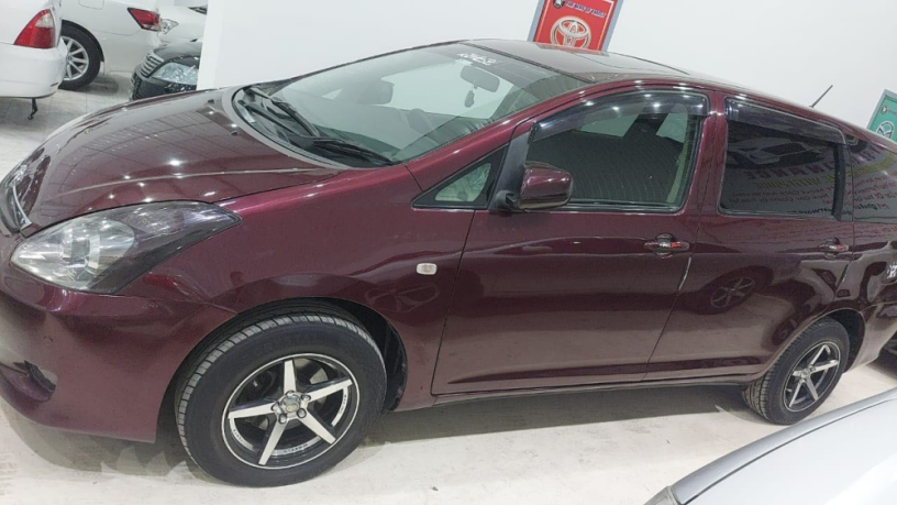 toyta-wish-aero-sports-with-sun-roof-big-3