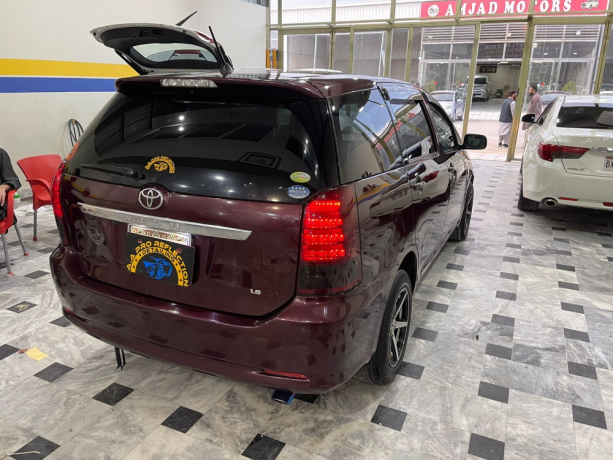 toyta-wish-aero-sports-with-sun-roof-big-7