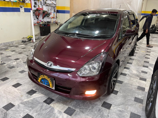 toyta-wish-aero-sports-with-sun-roof-big-1