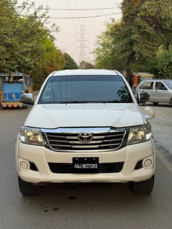 toyota-hilux-2016-big-0