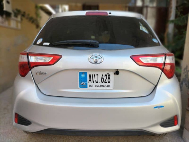 toyota-vitz-2018-big-16