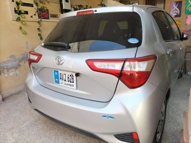 toyota-vitz-2018-big-17