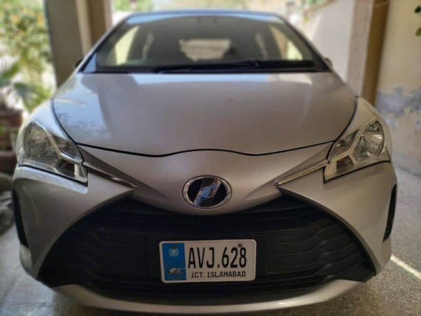 toyota-vitz-2018-big-9