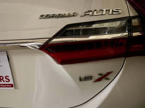 toyota-altis-grande-2022-big-3