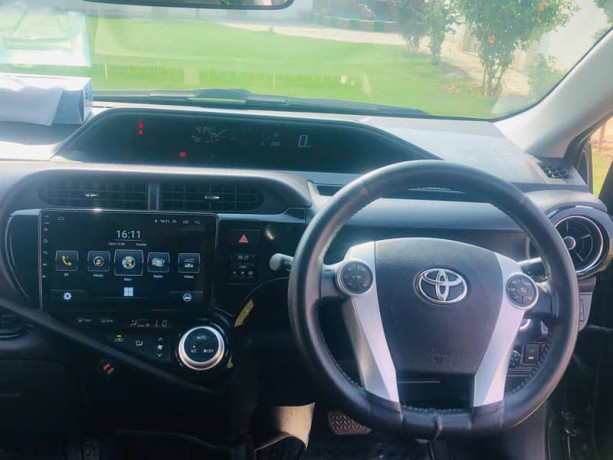 toyota-aqua-2015-big-5