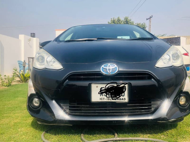 toyota-aqua-2015-big-3