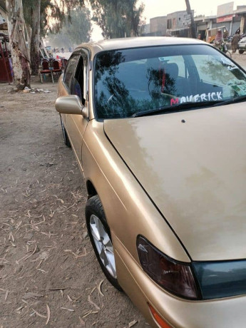 toyota-corolla-gli-1999-big-3