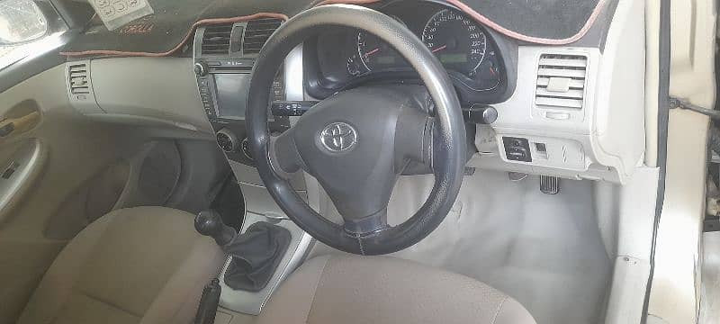 toyota-corolla-gli-2011-big-10