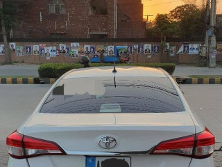 toyota-yaris-2021